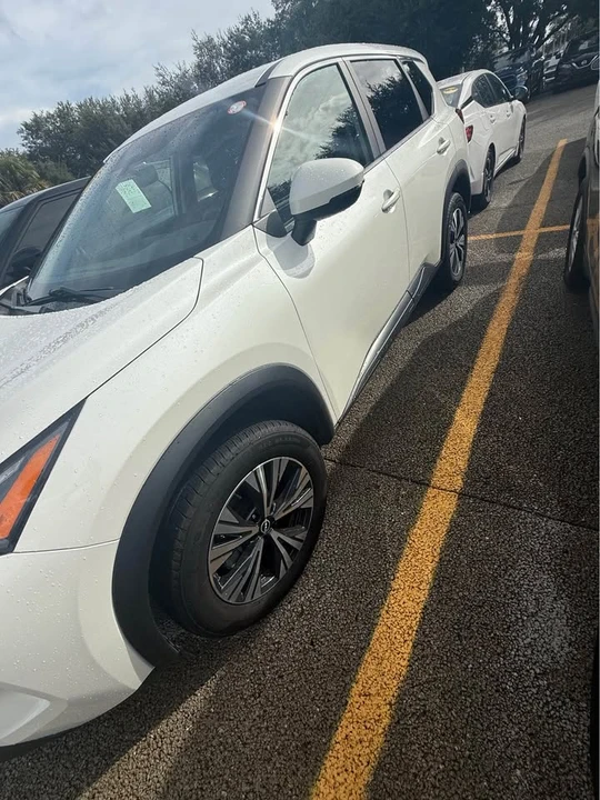 2023 Nissan Rogue - Image 2 of 6