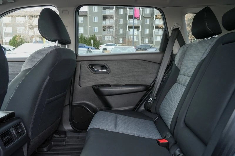 2023 Nissan Rogue - Image 15 of 16