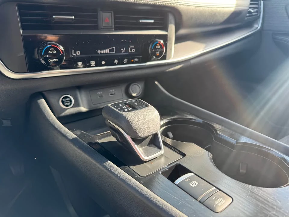 2023 Nissan Rogue - Image 18 of 19