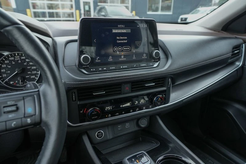 2023 Nissan Rogue - Image 14 of 16