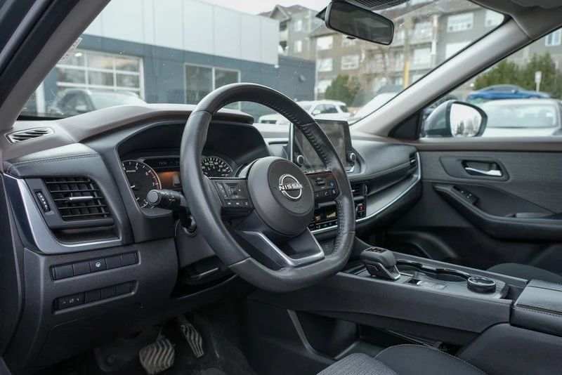 2023 Nissan Rogue - Image 10 of 16