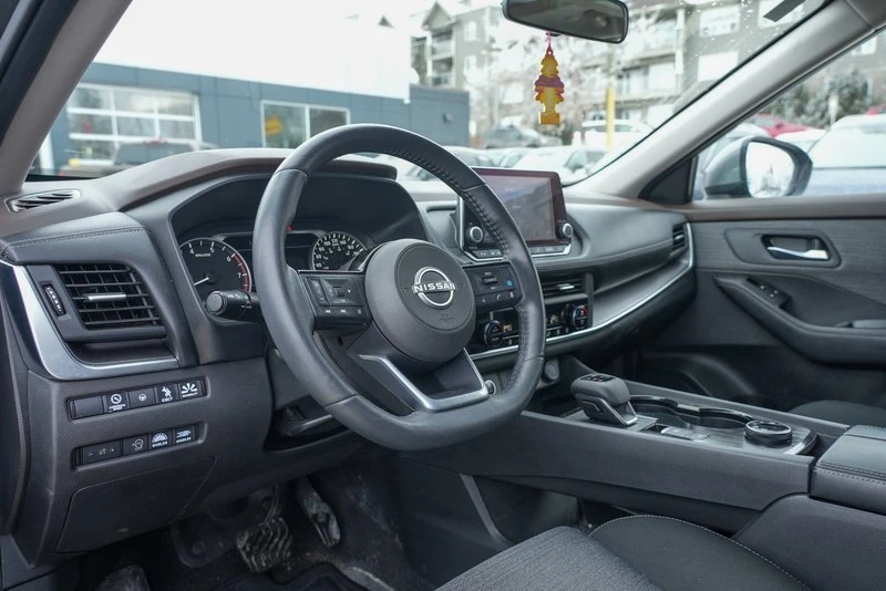 2023 Nissan Rogue - Image 9 of 19