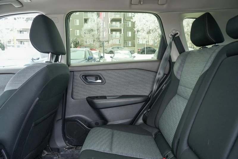2023 Nissan Rogue - Image 16 of 19