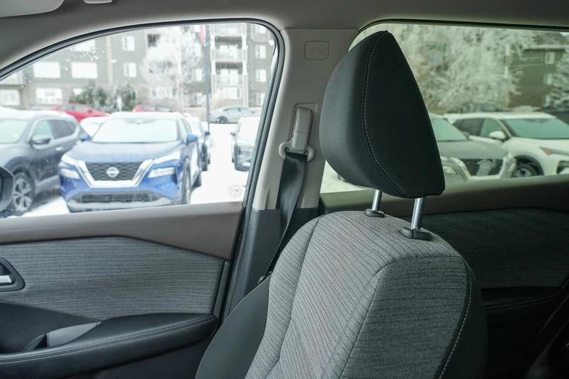 2023 Nissan Rogue - Image 15 of 19