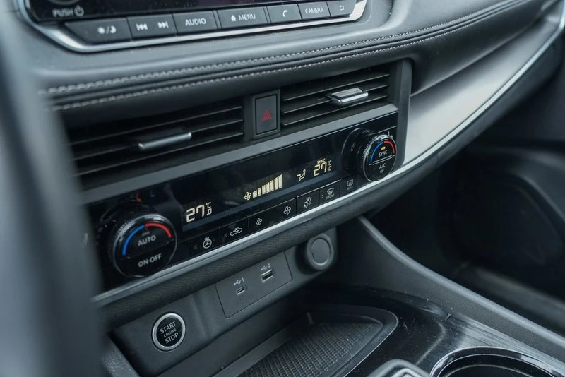 2023 Nissan Rogue - Image 13 of 19