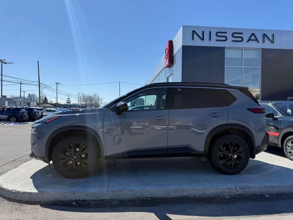 2023 Nissan Rogue - Image 2 of 4