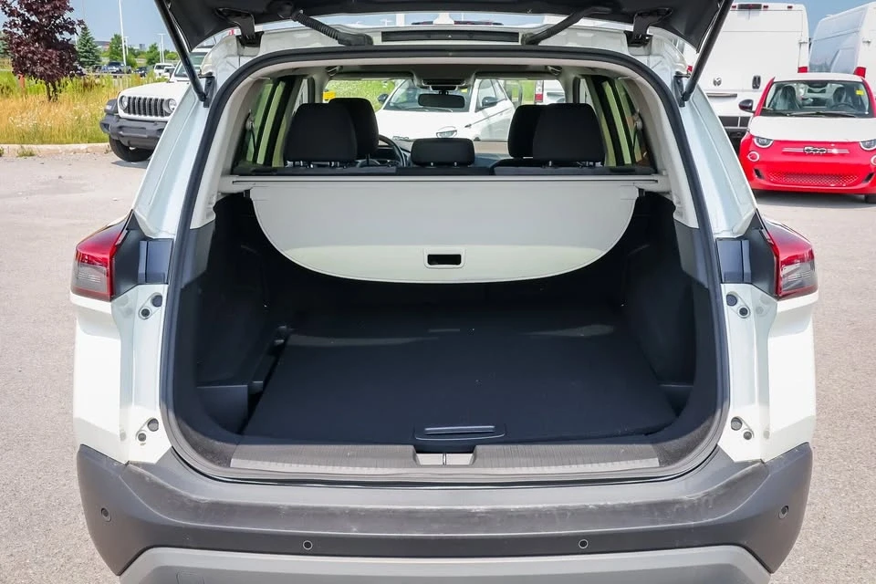 2023 Nissan Rogue - Image 11 of 19