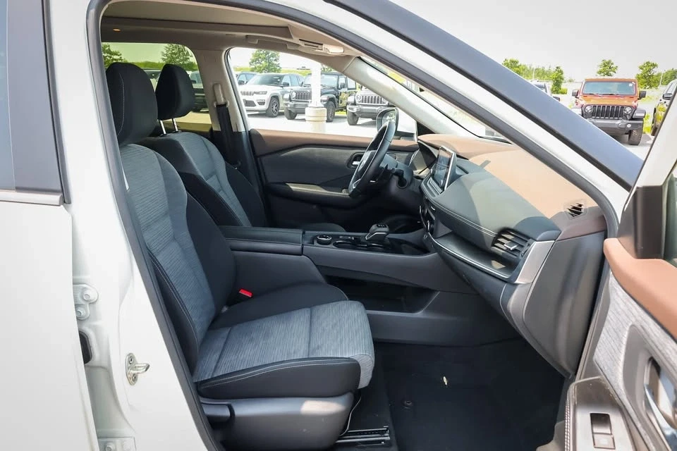 2023 Nissan Rogue - Image 12 of 19