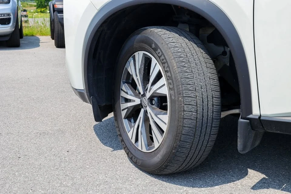 2023 Nissan Rogue - Image 8 of 19