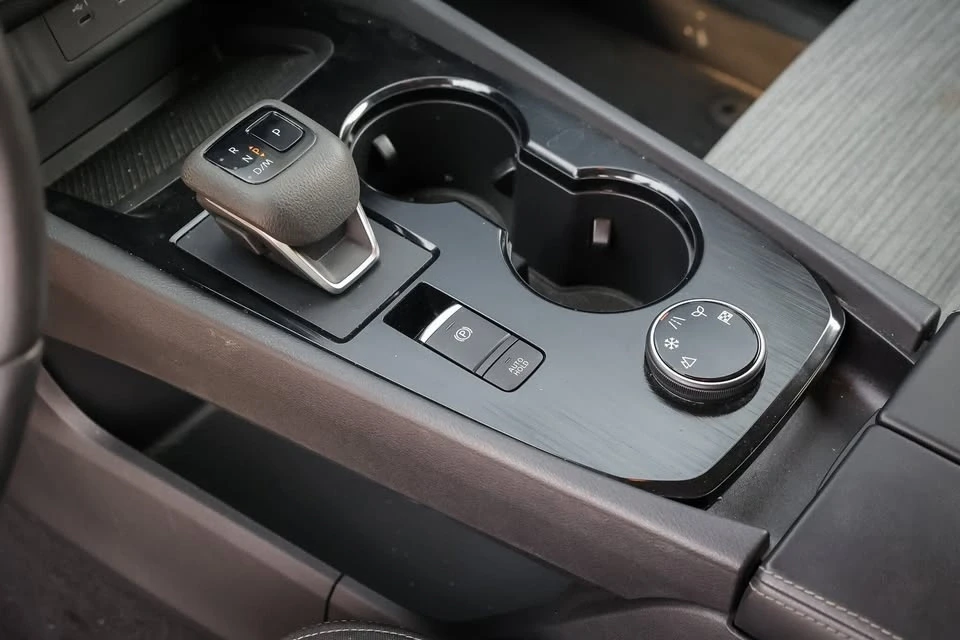 2023 Nissan Rogue - Image 18 of 19