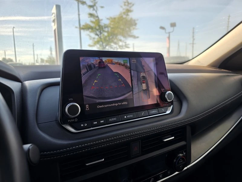 2023 Nissan Rogue - Image 16 of 19