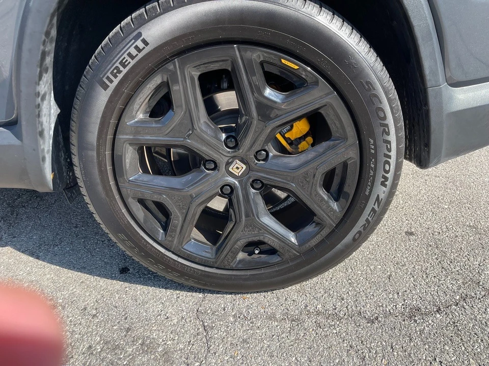 2023 Rivian R1S - Image 13 of 20