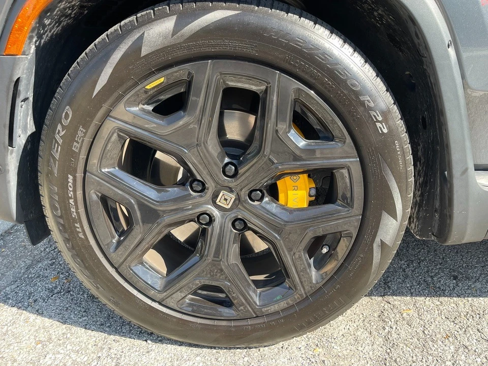 2023 Rivian R1S - Image 12 of 20