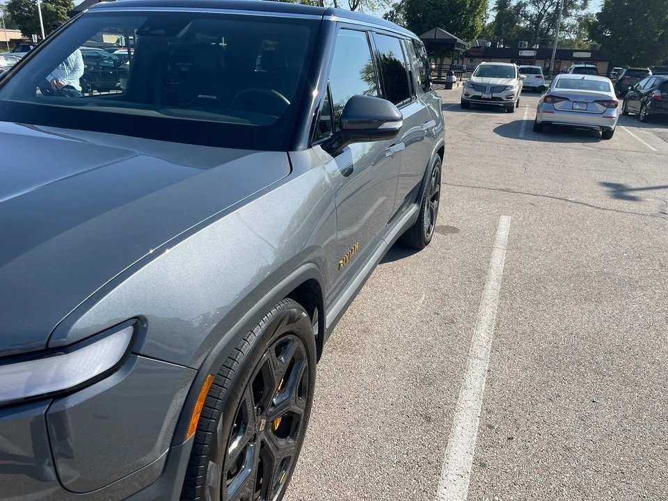 2023 Rivian R1S - Image 4 of 20