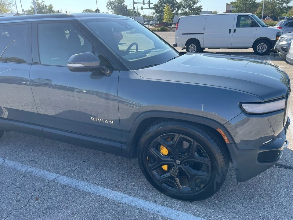 2023 Rivian R1S - Image 2 of 20
