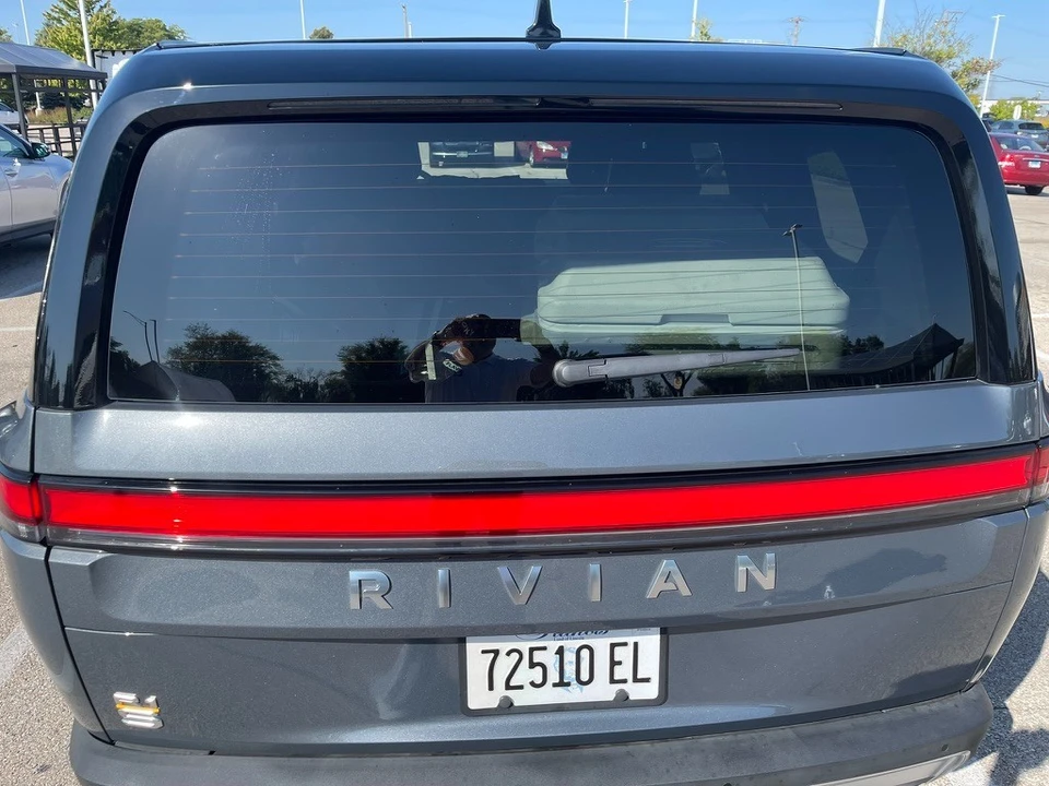2023 Rivian R1S - Image 6 of 20