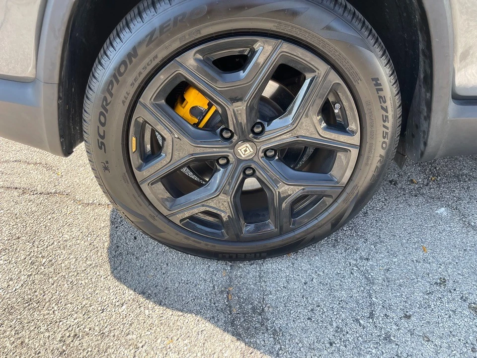 2023 Rivian R1S - Image 14 of 20