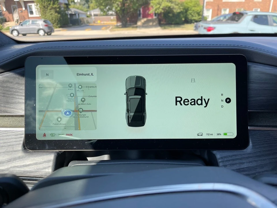 2023 Rivian R1S - Image 8 of 20