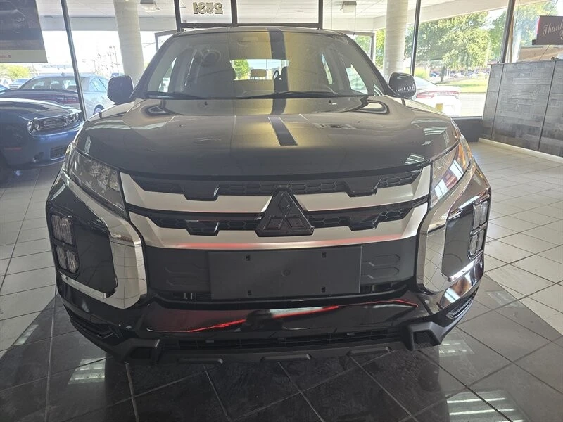 2023 Mitsubishi Outlander - Image 2 of 4