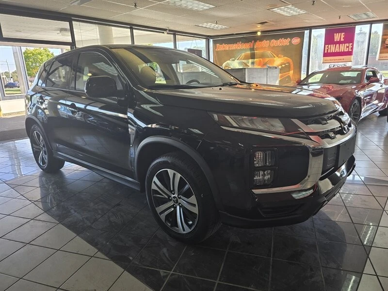 2023 Mitsubishi Outlander - Image 3 of 4