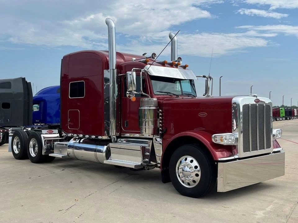 2023 Peterbilt 389 - Image 4 of 4