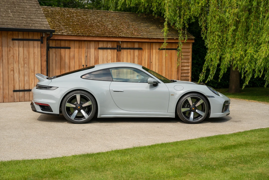 2023 Porsche 992 Carrera - Image 9 of 31