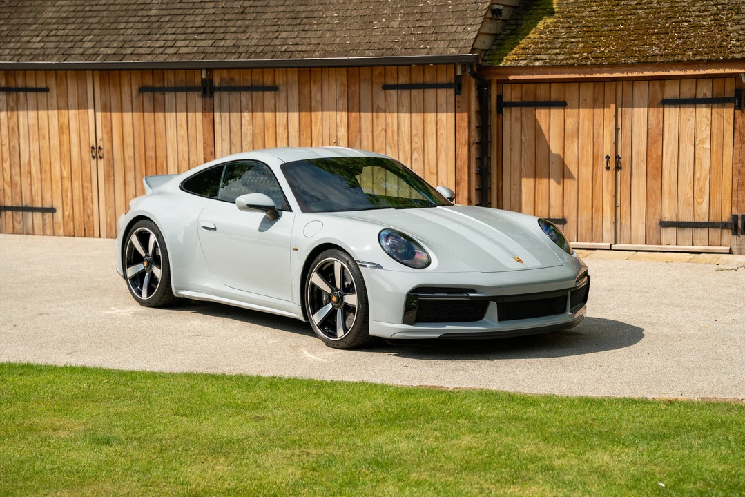 2023 Porsche 992 Carrera - Image 19 of 31