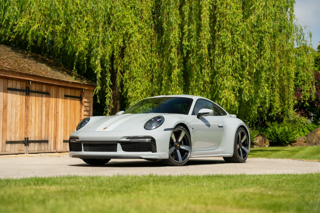 2023 Porsche 992 Carrera - Image 12 of 31