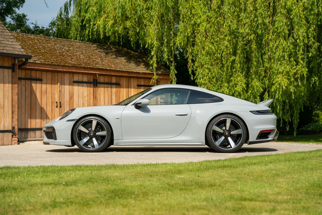 2023 Porsche 992 Carrera - Image 13 of 31