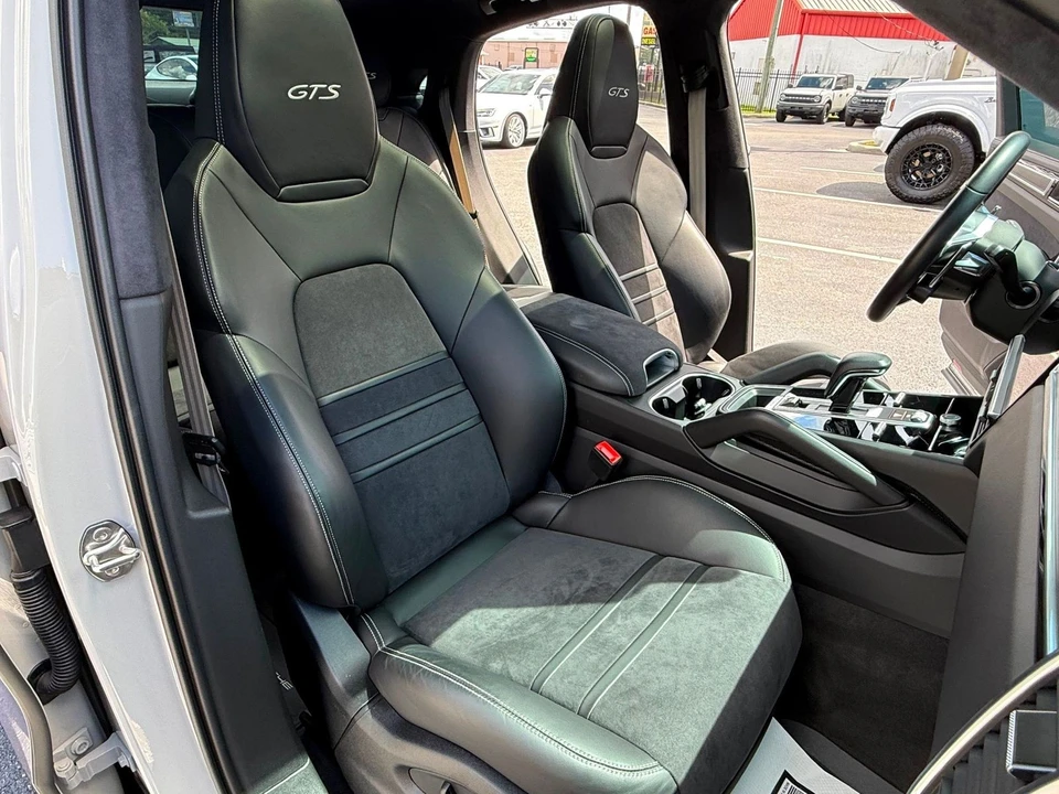 2023 Porsche 9Y0/9Y3 Cayenne Coupe - Image 3 of 12
