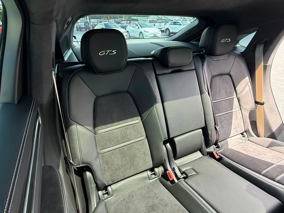 2023 Porsche 9Y0/9Y3 Cayenne Coupe - Image 10 of 12