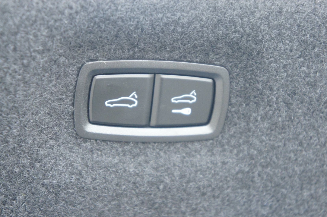 2023 Porsche Taycan 4S - Image 15 of 31