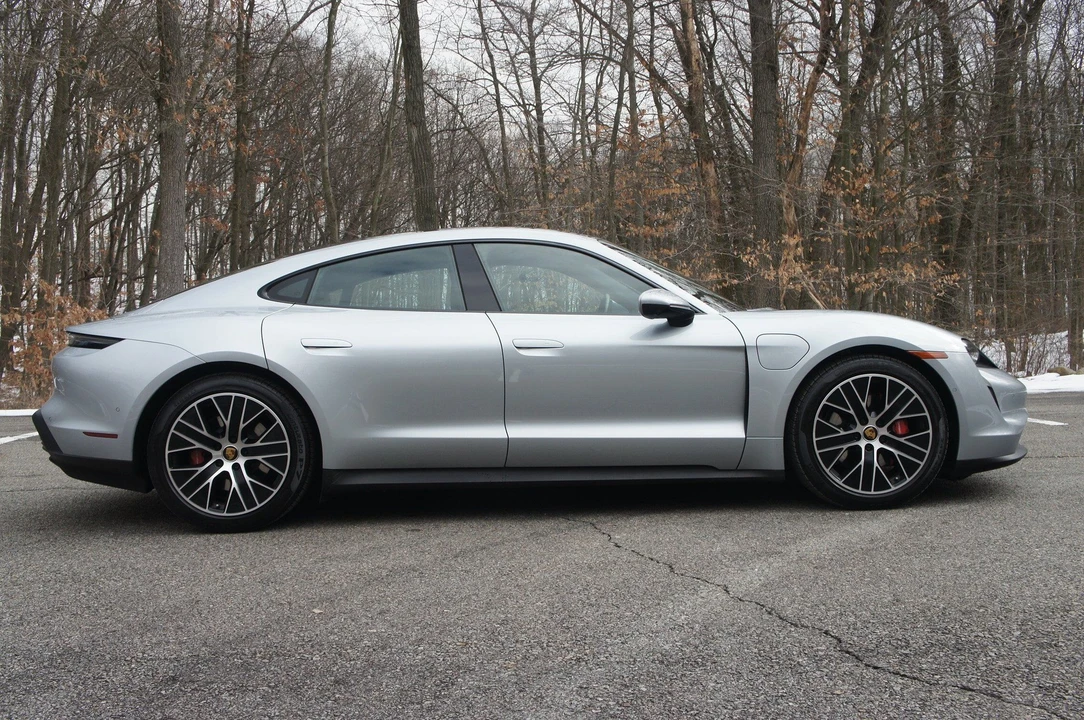 2023 Porsche Taycan 4S - Image 17 of 31