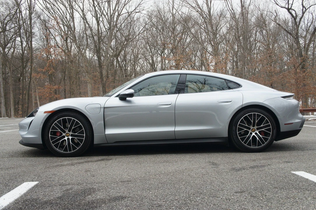 2023 Porsche Taycan 4S - Image 21 of 31