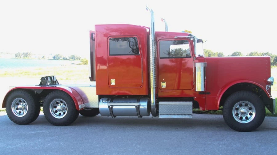 2023 Peterbilt - Image 2 of 18