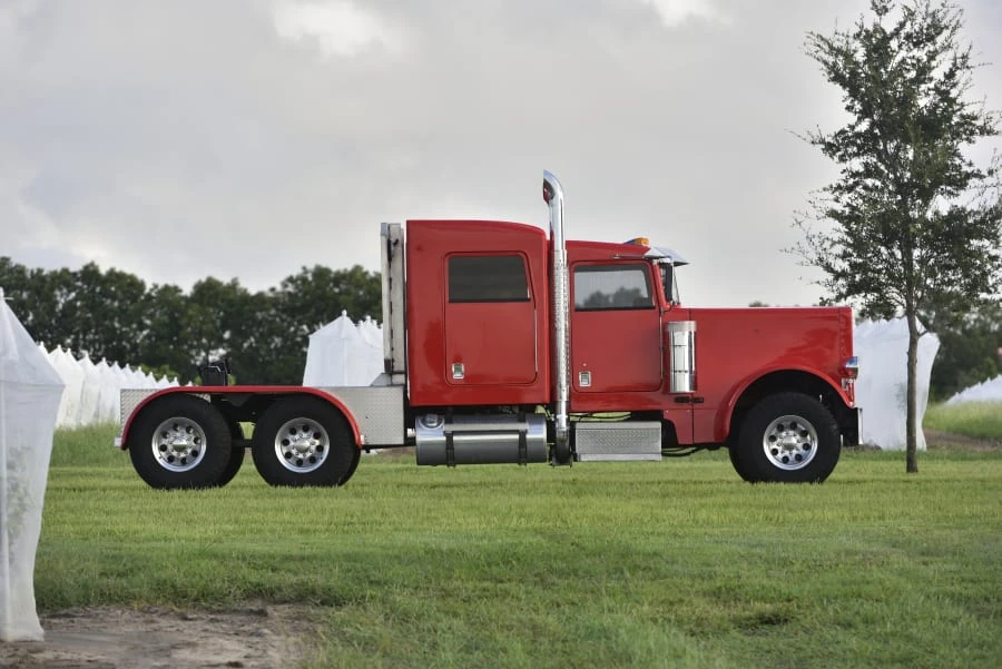 2023 Peterbilt - Image 2 of 31
