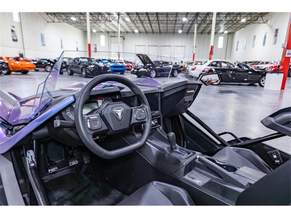 2023 Polaris Slingshot - Image 27 of 31
