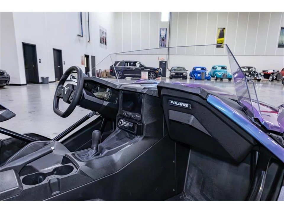 2023 Polaris Slingshot - Image 23 of 31
