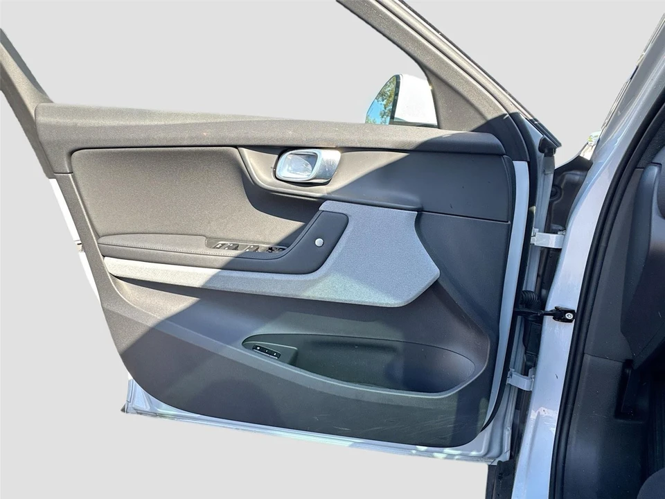 2023 Polestar 2 - Image 6 of 14