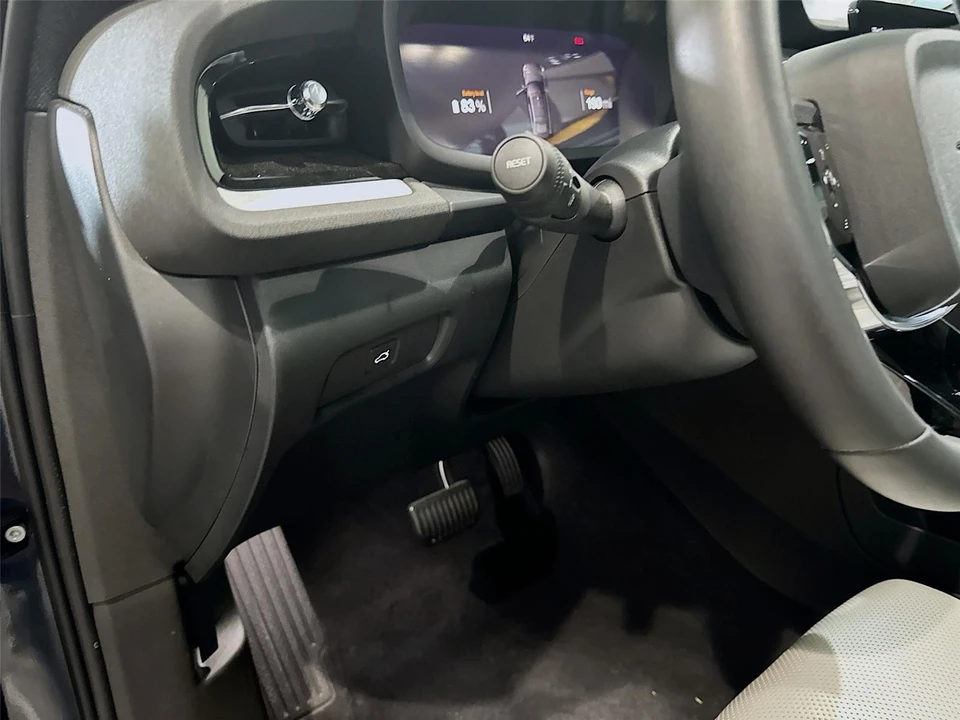 2023 Polestar 2 - Image 7 of 21