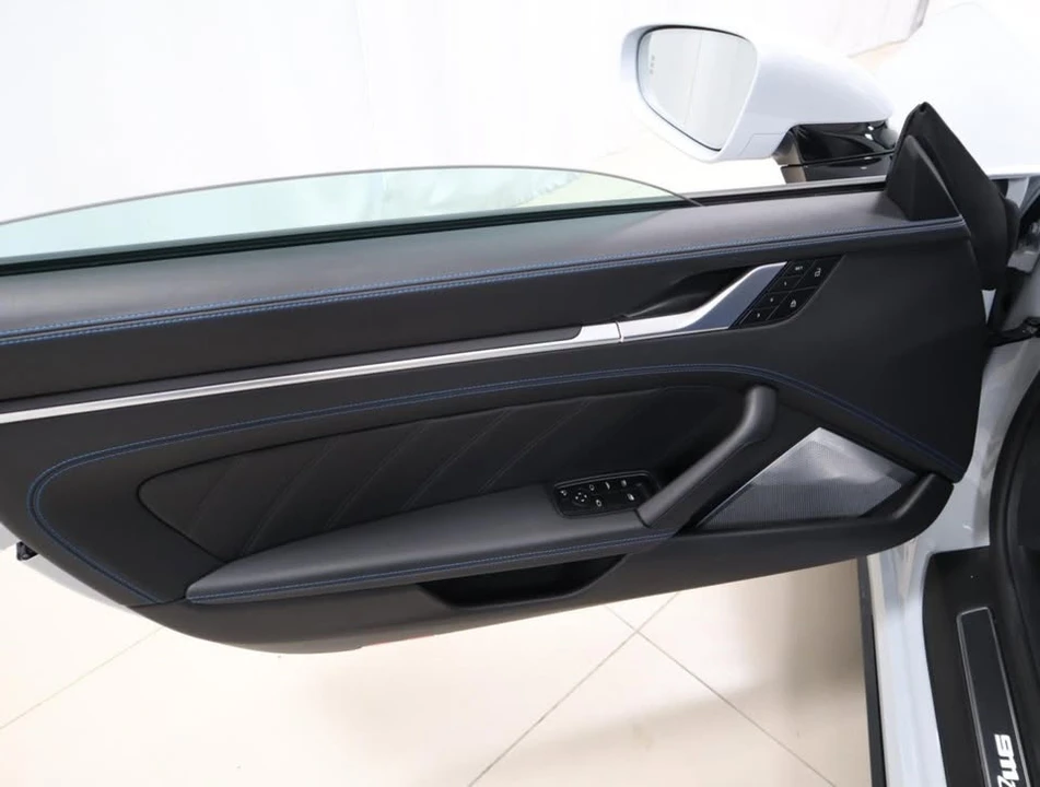 2023 Porsche 992 Carrera - Image 14 of 20