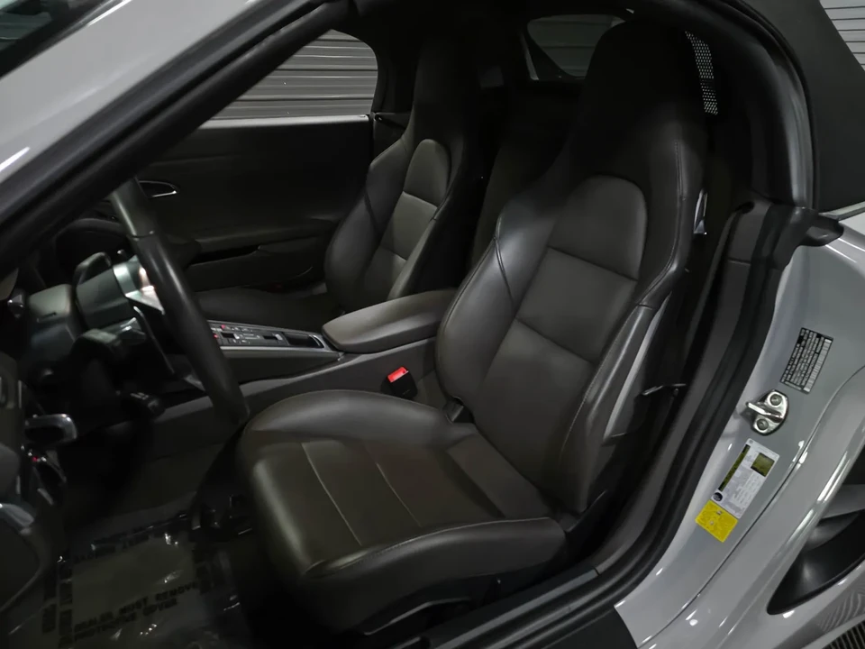 2023 Porsche 718 Boxster - Image 16 of 31