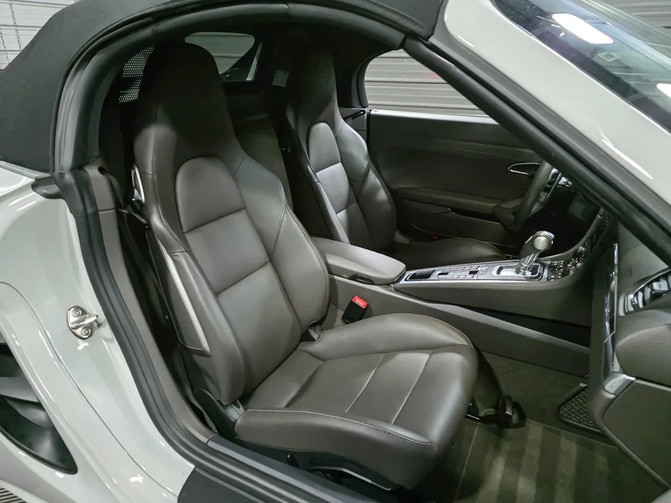 2023 Porsche 718 Boxster - Image 17 of 31