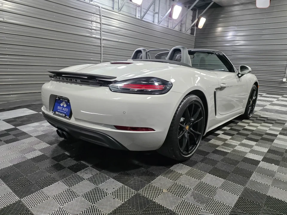 2023 Porsche 718 Boxster - Image 7 of 31