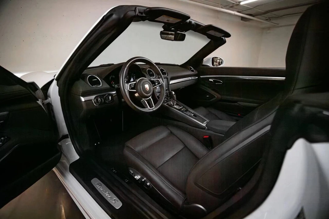 2023 Porsche 718 Boxster S - Image 4 of 5