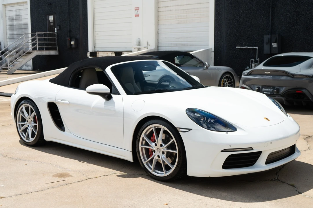 2023 Porsche 718 Boxster S - Image 14 of 31