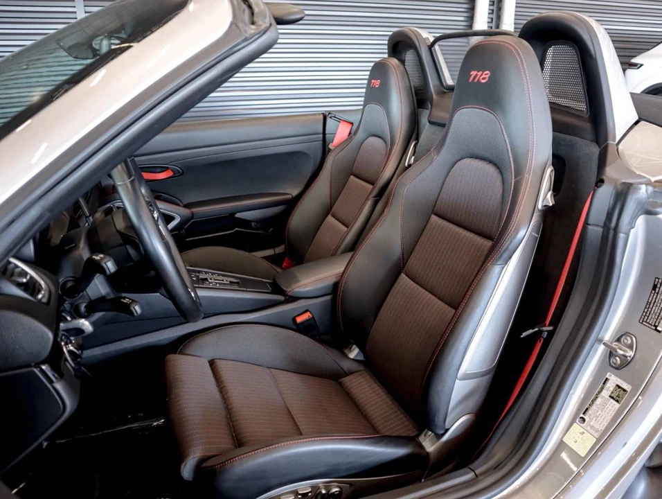 2023 Porsche 718 Boxster T - Image 4 of 5