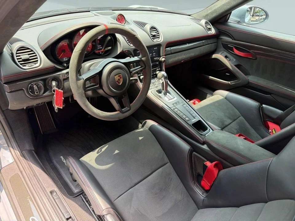 2023 Porsche 718 Cayman GT4 - Image 4 of 5