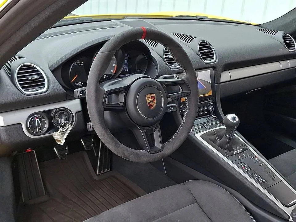 2023 Porsche 718 Cayman GT4 - Image 4 of 5