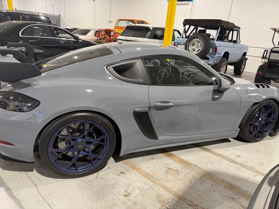 2023 Porsche 718 Cayman GT4 RS - Image 4 of 8